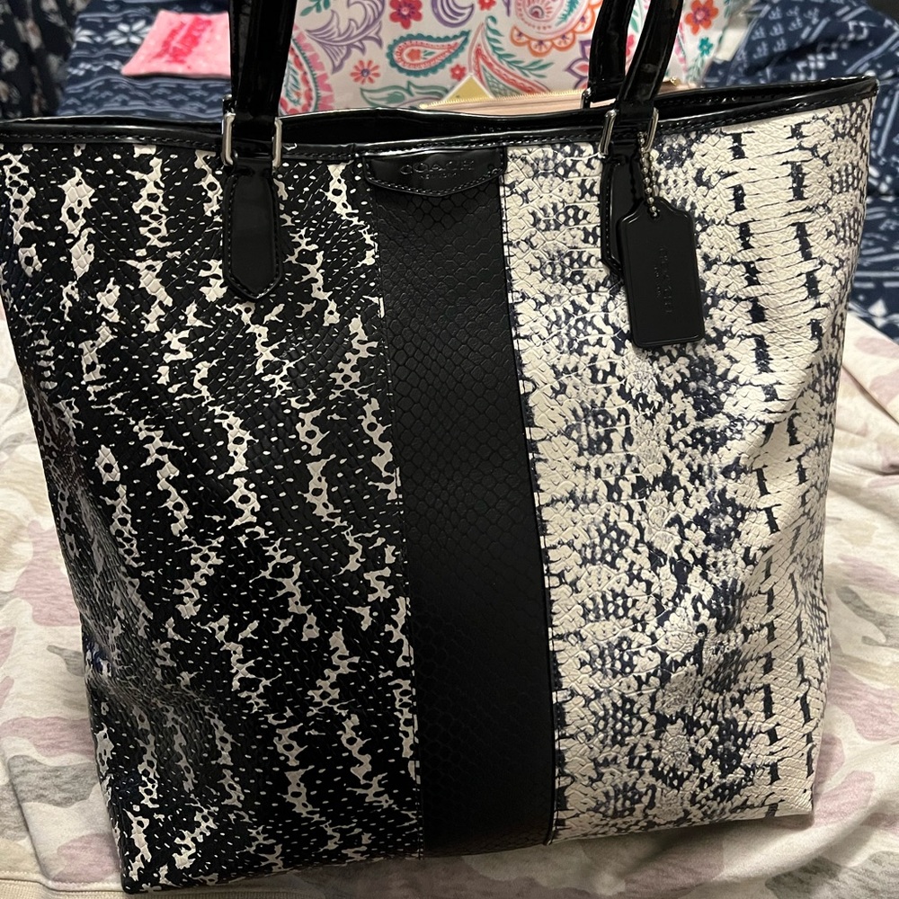New coach tote